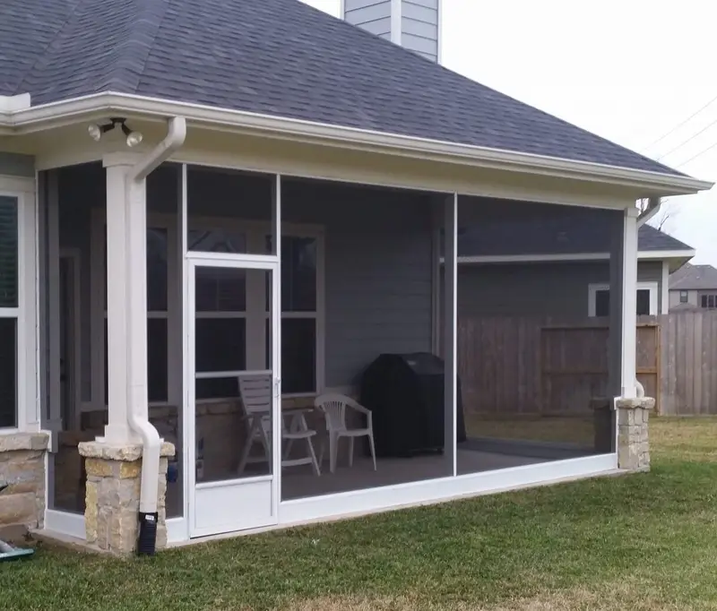 Aluminum screen room enclosure built by Simmons Home Design near Houston TX