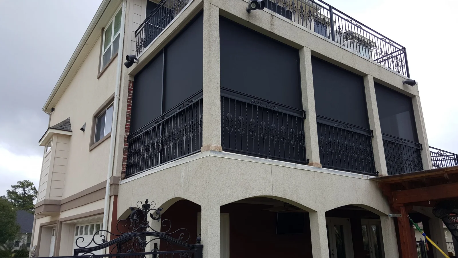 Large screened patio enclosure on a Texas Gulf Coast home