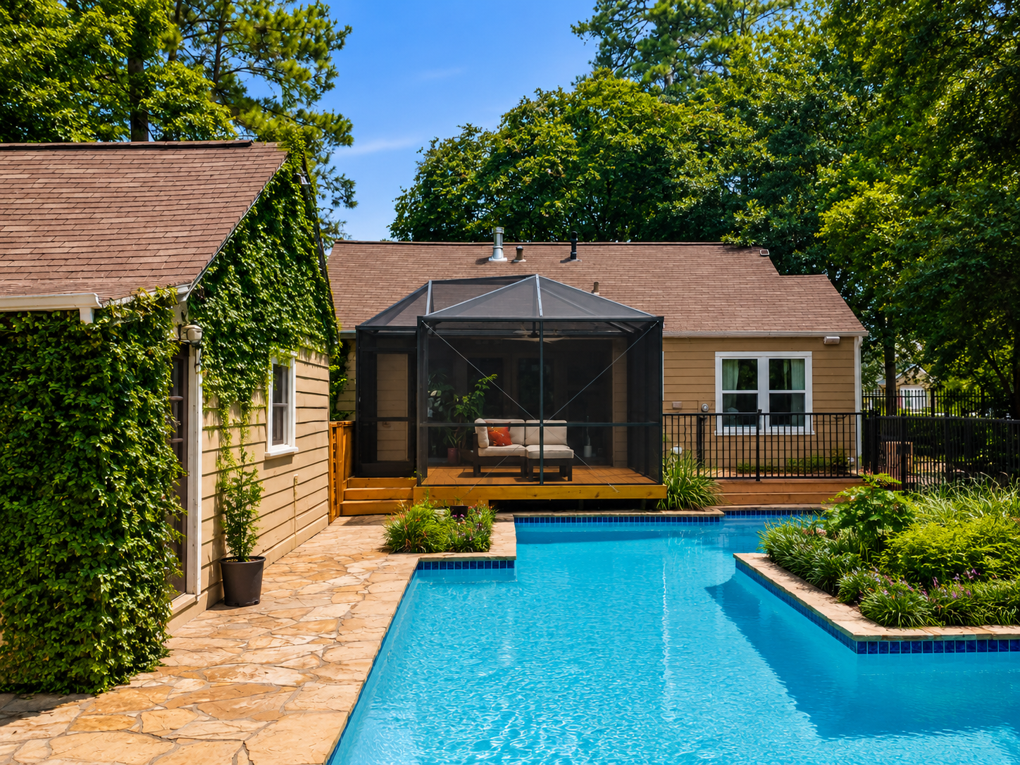 Aluminum patio screen room and lanai built for weather