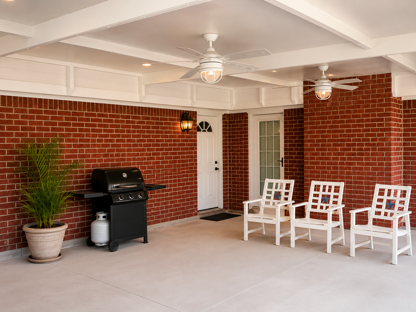 Covered outdoor grilling patio with insulated shade in Alvin area