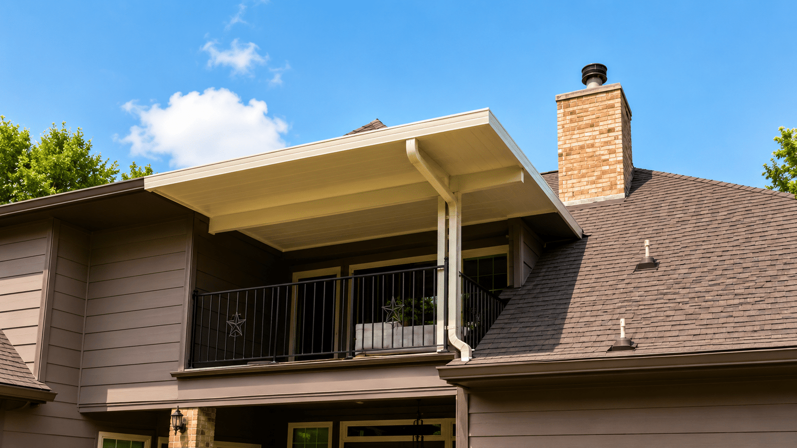 Modern balcony patio cover addition near Dickinson Texas