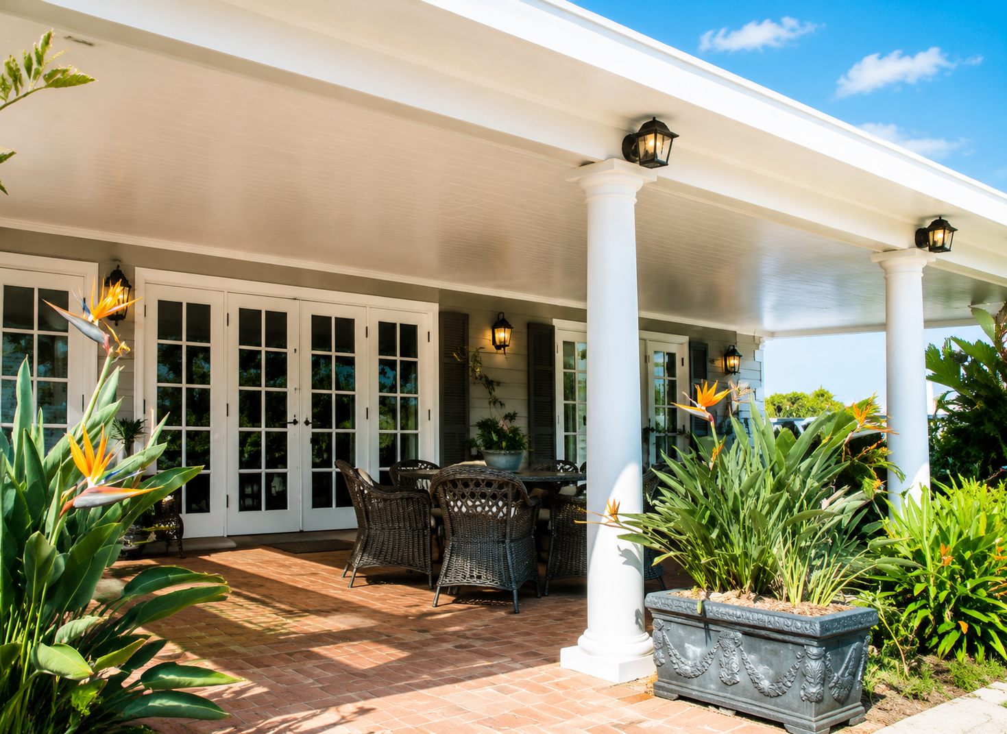 Tropical veranda seating with patio cover shade in Northwest Houston